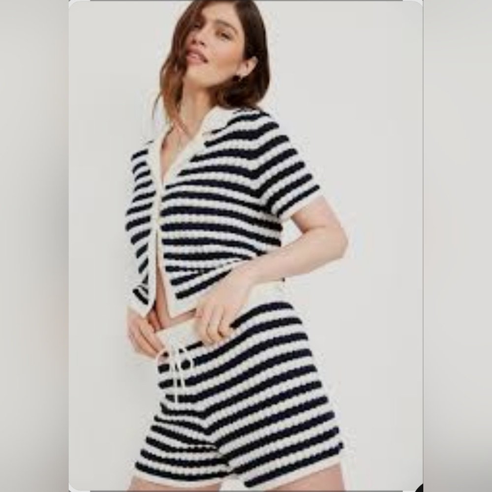 NWT Old Navy Navy And White Stripes Crochet Shorts - 3.5-inch inseam Size M/Tall - Picture 6 of 8